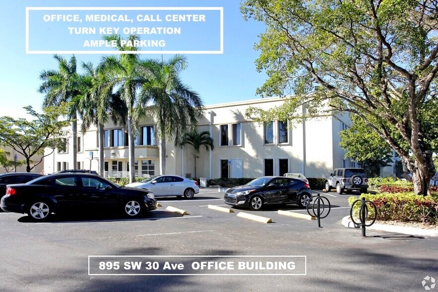 895 SW 30th Ave, Pompano Beach, FL à louer - Photo du bâtiment - Image 3 de 30