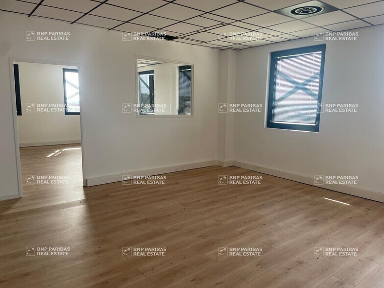 Office in Vendargues for sale - Interior Photo - Image 2 of 12