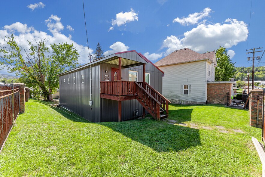 216 Maryland Ave, Nutter Fort, WV à vendre - Photo du bâtiment - Image 2 de 12