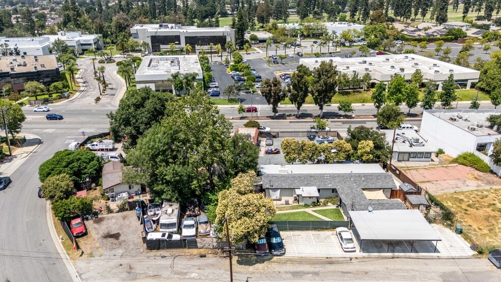 2010-2022 East portefeuille de 3 propriétés à vendre sur LoopNet.ca - Photo du bâtiment - Image 2 de 7