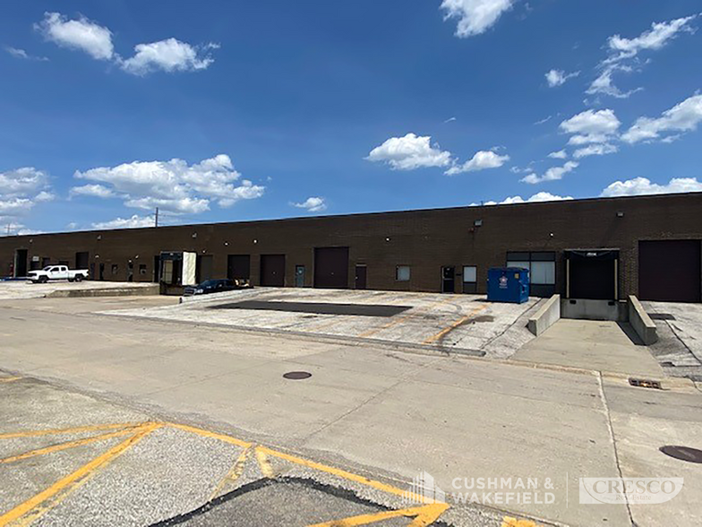 6519-6565 Eastland Rd, Brook Park, OH for lease - Building Photo - Image 1 of 2