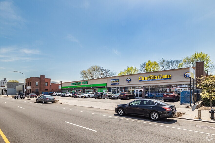 214-50 Jamaica Ave, Jamaica, NY à louer - Photo du bâtiment - Image 3 de 5