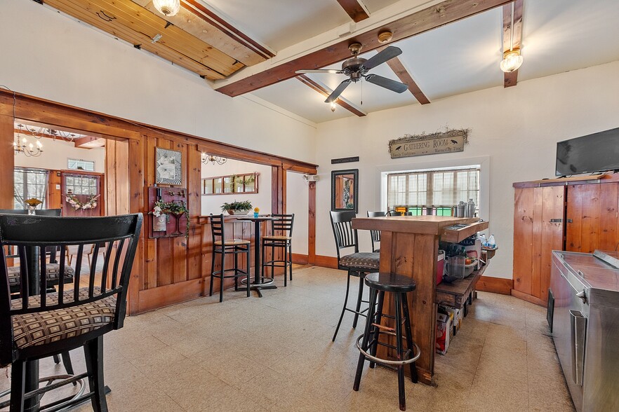 61-63 Glenallen St, Winchendon, MA for sale - Interior Photo - Image 3 of 21