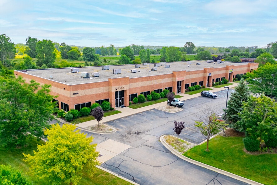 46850 Magellan Dr, Novi, MI à louer - Photo du bâtiment - Image 2 de 12