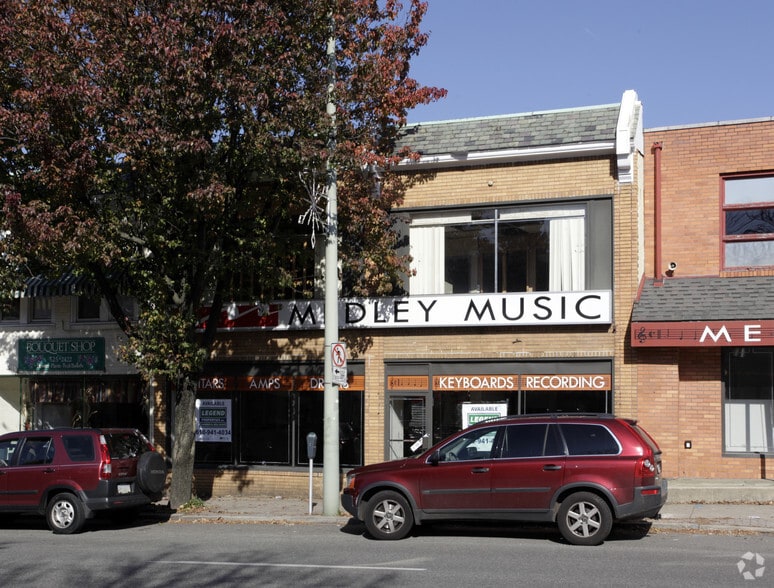1041-1043 W Lancaster Ave, Bryn Mawr, PA for sale - Building Photo - Image 2 of 6