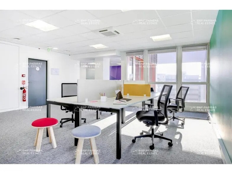 Office in Montigny-le-Bretonneux for lease - Interior Photo - Image 3 of 11