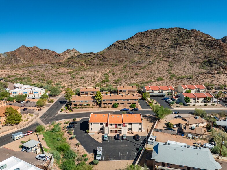 10644 N 15th Way, Phoenix, AZ à vendre - Photo du bâtiment - Image 2 de 12