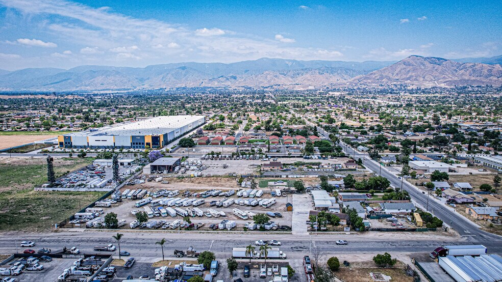26068 5th St, San Bernardino, CA à vendre - Photo du bâtiment - Image 3 de 14