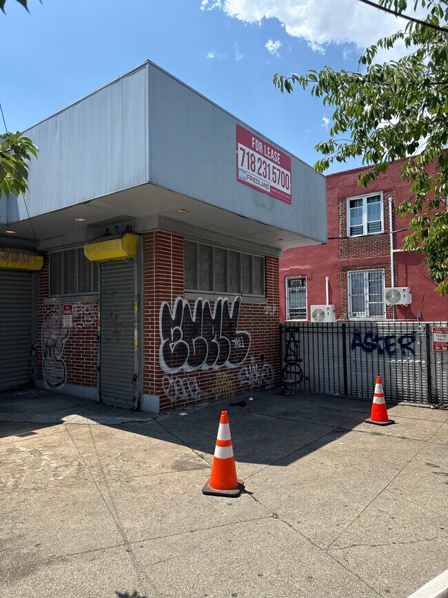 Plus de détails pour 1334 E Gun Hill Rd, Bronx, NY - Bureau, Bureau/Commerce de détail à louer