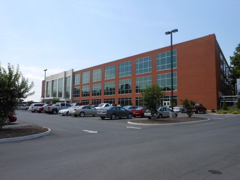 400-444 Clinchfield St, Kingsport, TN à louer - Photo du bâtiment - Image 3 de 20
