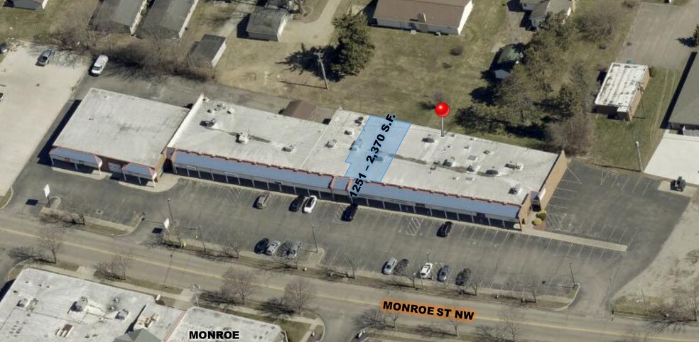 1239-1309 Monroe Ave, New Philadelphia, OH à louer - Photo du bâtiment - Image 1 de 1