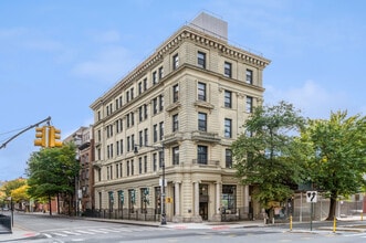 134 Broadway, Brooklyn, NY à louer Photo du bâtiment- Image 1 de 6