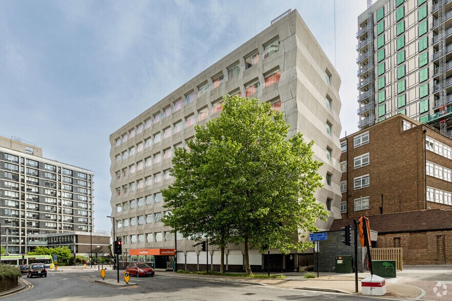 22 Addiscombe Rd, Croydon à louer - Photo du bâtiment - Image 1 de 8