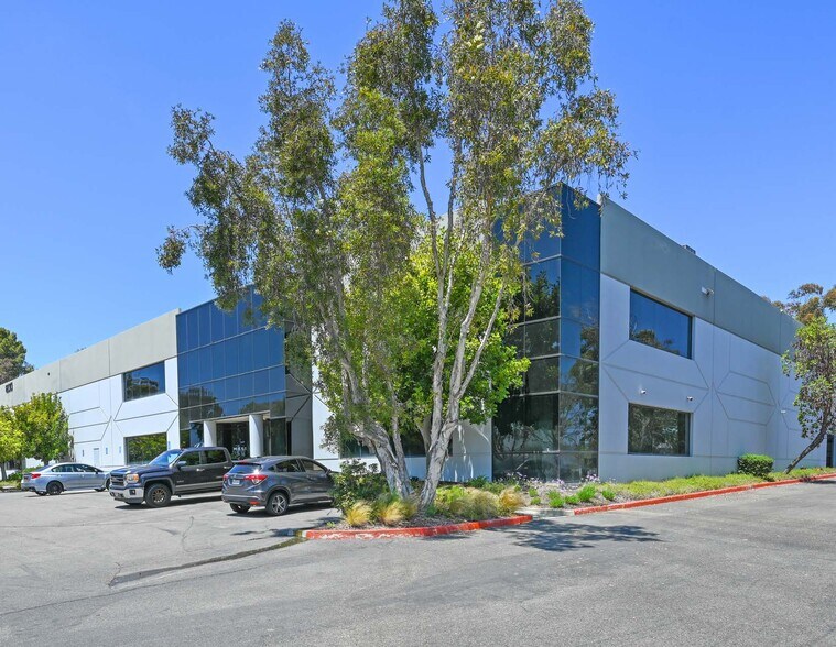 1230 Avenida Chelsea, Vista, CA à louer - Photo du bâtiment - Image 3 de 9