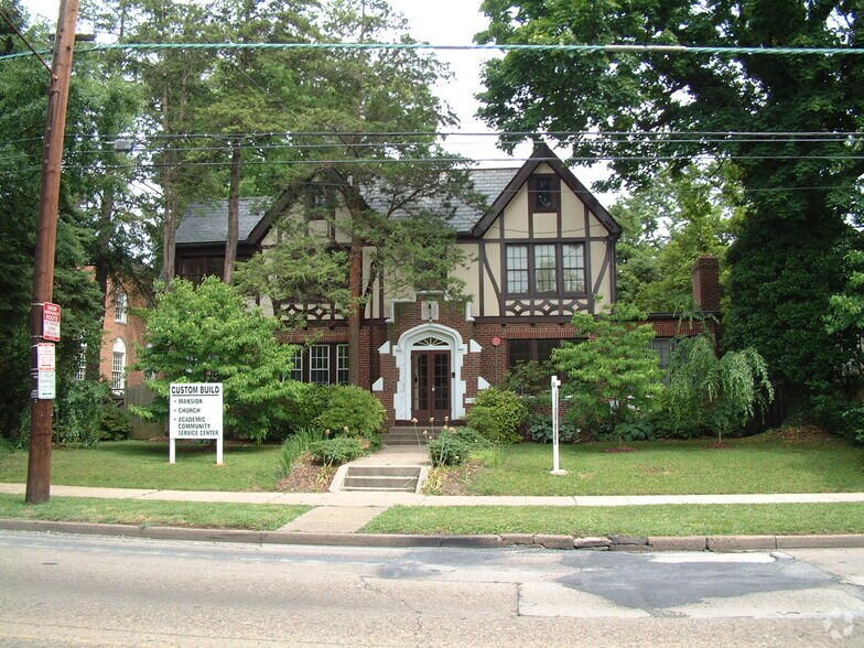 5649 Western Ave NW, Washington, DC à vendre - Photo du bâtiment - Image 3 de 3