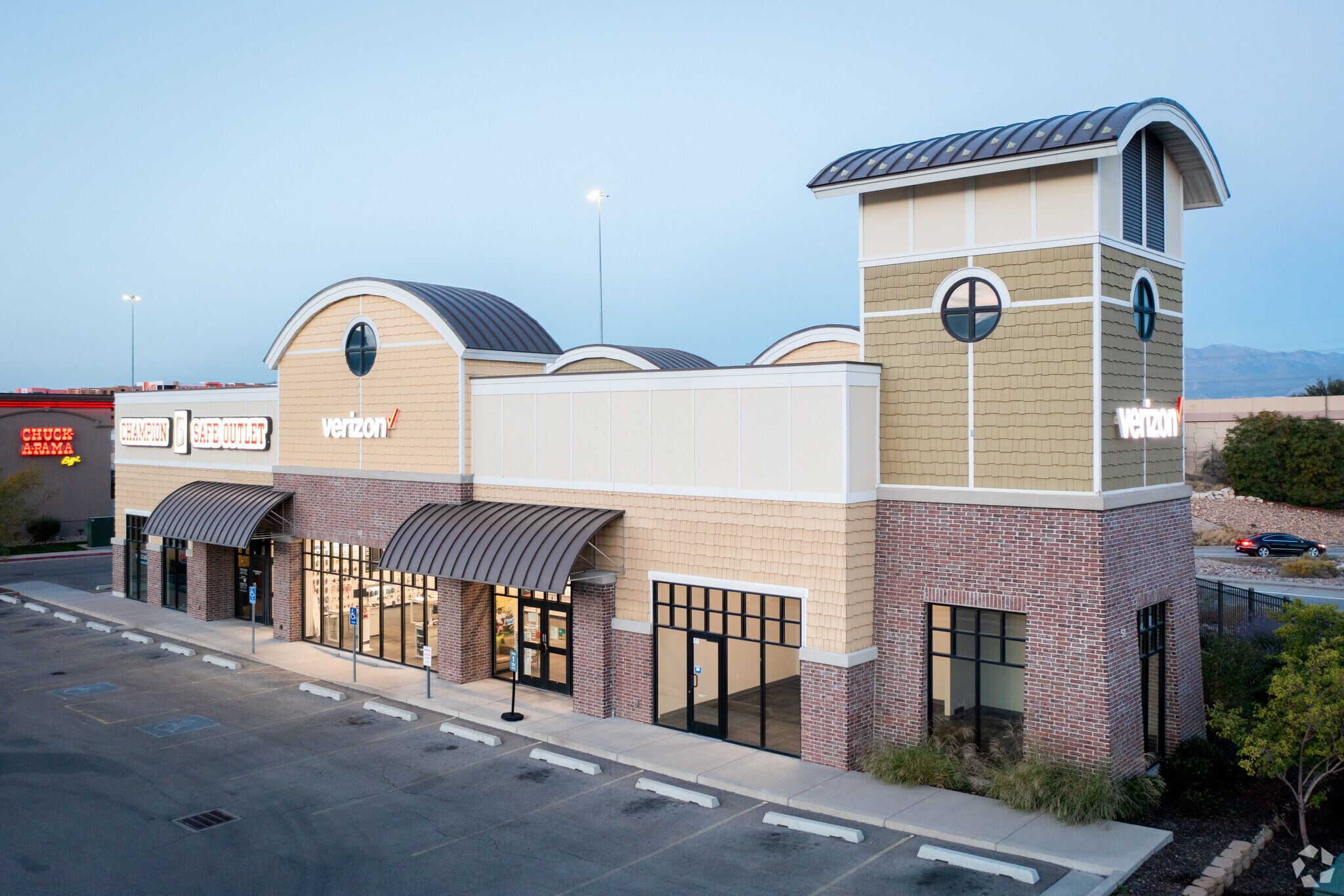 58 E 12300 S, Draper, UT à louer Photo principale- Image 1 de 12