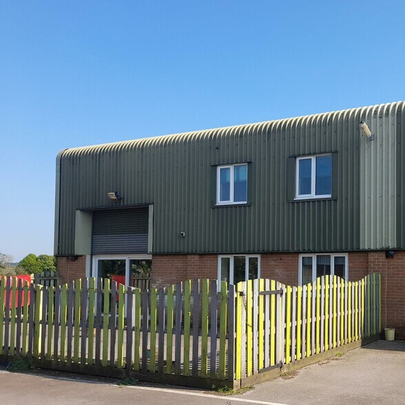 19A-19C Higher Shaftesbury Rd, Blandford Forum à vendre - Photo du bâtiment - Image 2 de 3