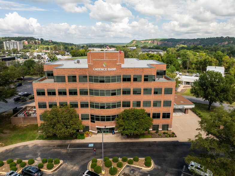 2800 Cantrell Rd, Little Rock, AR for lease - Building Photo - Image 1 of 6