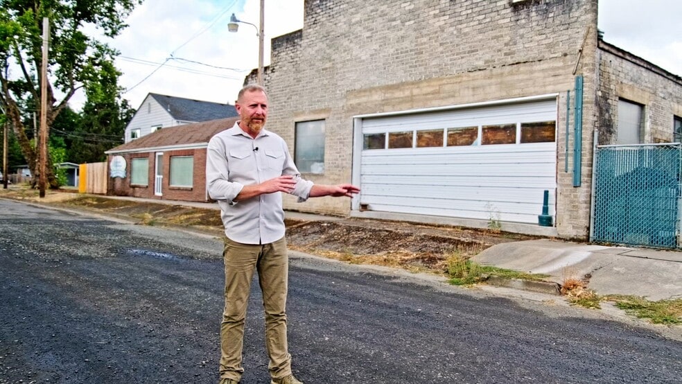 55 Q St, Cottage Grove, OR for sale - Commercial Listing Video - Image 2 of 27