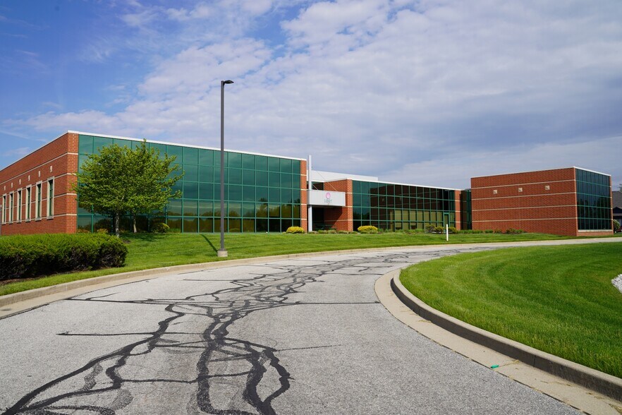 10307 W Dupont Circle Dr, Fort Wayne, IN à louer - Photo du bâtiment - Image 1 de 11