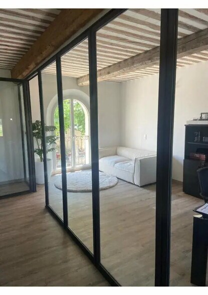 Retail in L'ISLE-SUR-LA-SORGUE for lease - Building Photo - Image 3 of 5