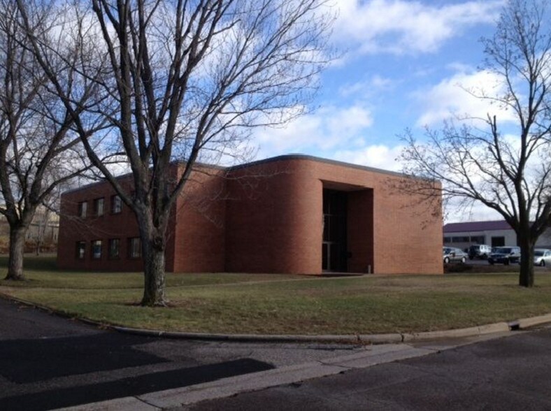 1280 W Clairemont Ave, Eau Claire, WI à louer - Photo du bâtiment - Image 3 de 10