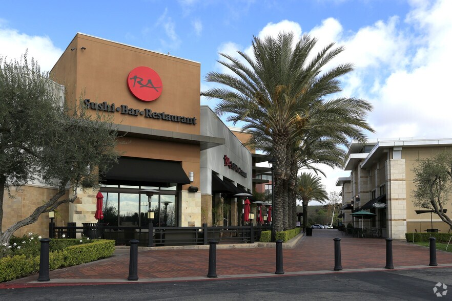 13925 City Center Dr, Chino Hills, CA à louer - Photo du bâtiment - Image 3 de 11