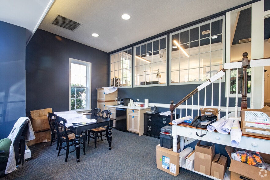 3 Harbor Rd, Cold Spring Harbor, NY for lease - Interior Photo - Image 3 of 20