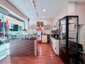 Retail in Barcelona, Barcelona for lease Interior Photo- Image 1 of 13