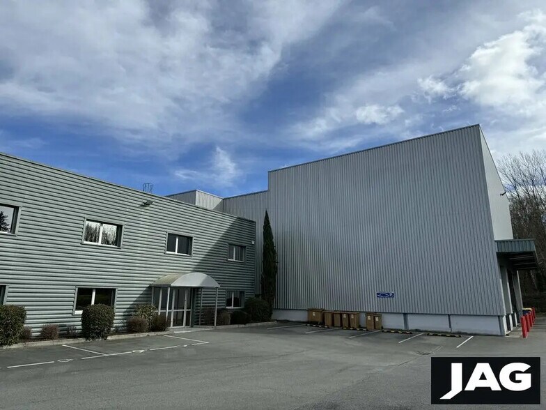 Flex in Lozanne for lease - Building Photo - Image 2 of 15