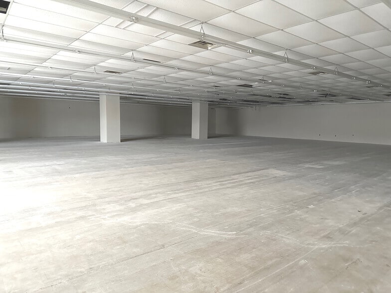 326 Stonewall Jackson blvd, Orangeburg, SC for lease - Interior Photo - Image 3 of 12