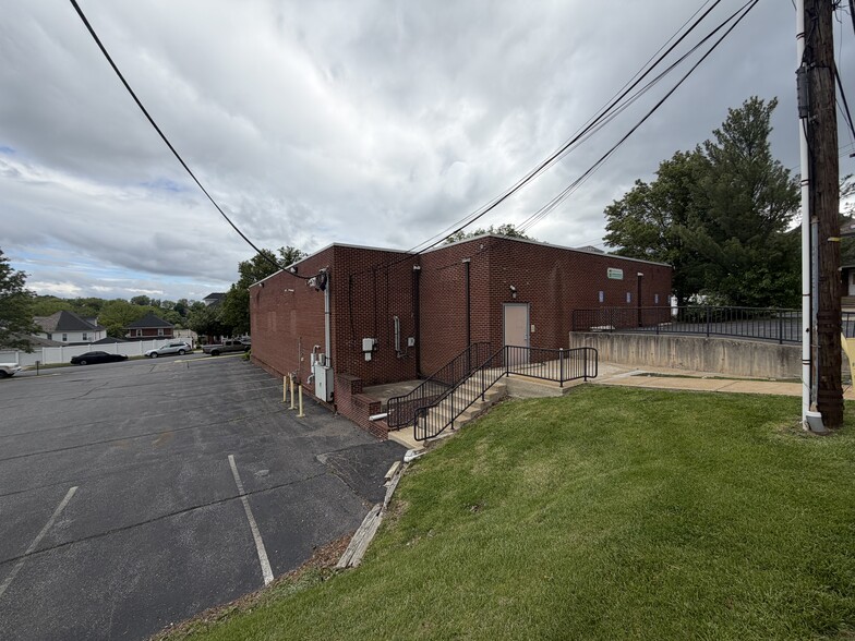 2100 Ferry St, Easton, PA for lease - Building Photo - Image 3 of 9