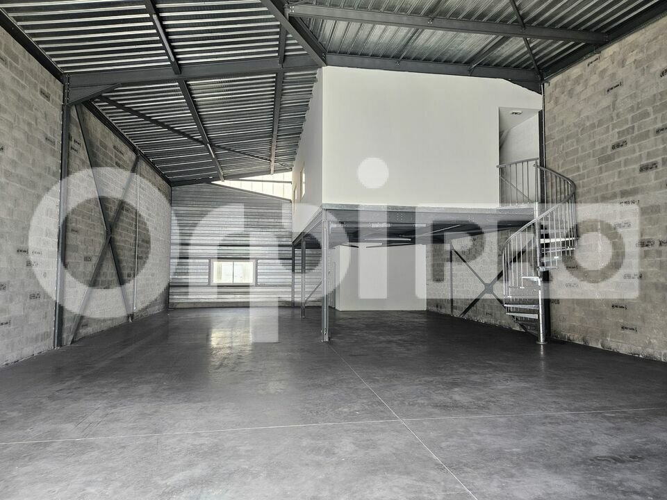 Flex in Le Taillan-Médoc for lease Interior Photo- Image 1 of 8