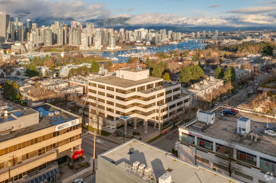 1385 W 8th Ave, Vancouver, BC à louer - Photo du bâtiment - Image 3 de 6