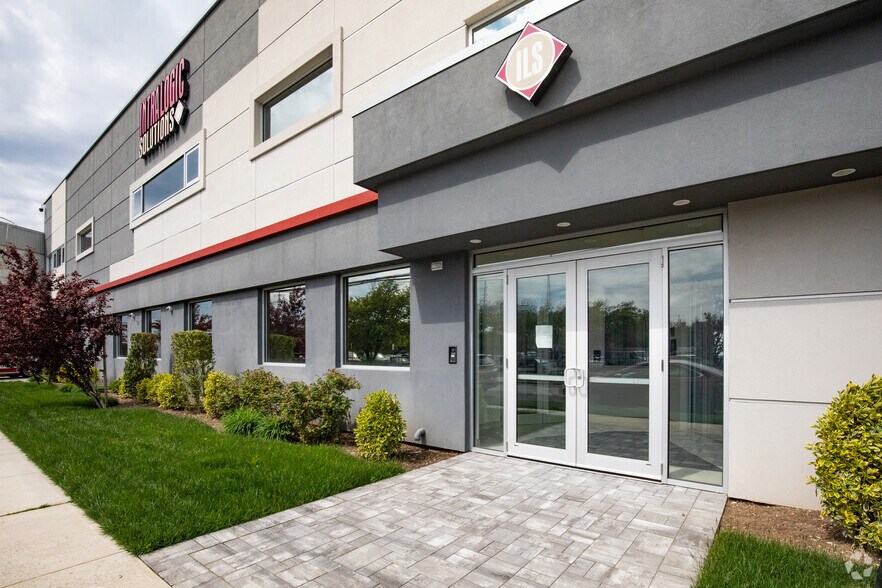 511 Ocean Ave, Massapequa, NY à louer - Photo du bâtiment - Image 2 de 38