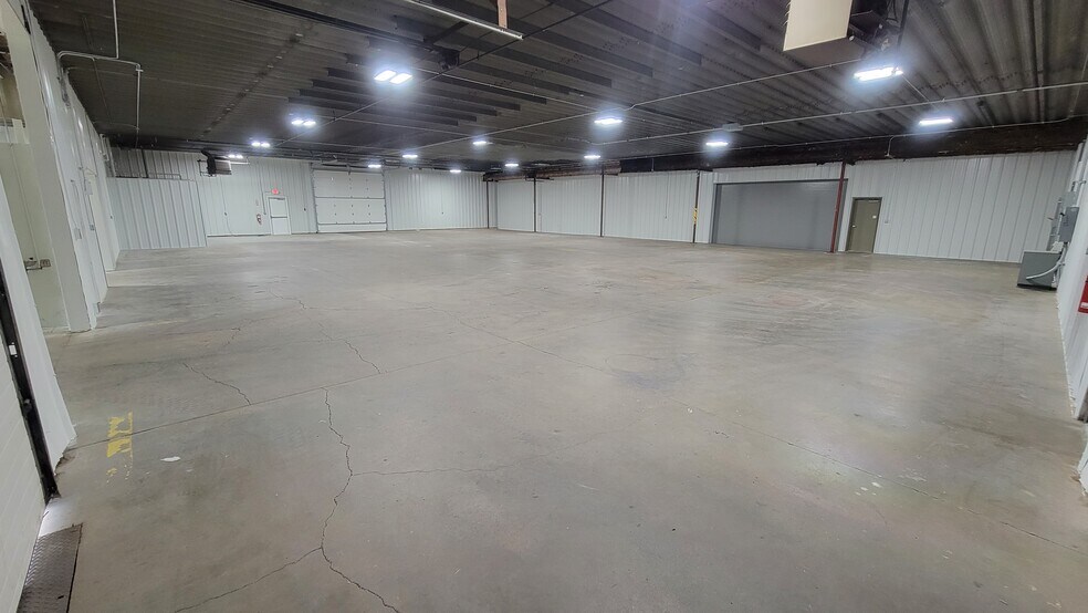 1751 12th Ave, Columbus, NE à louer - Photo du bâtiment - Image 3 de 15