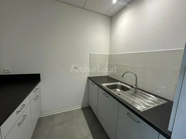 Office in Schiltigheim for lease - Interior Photo - Image 3 of 14