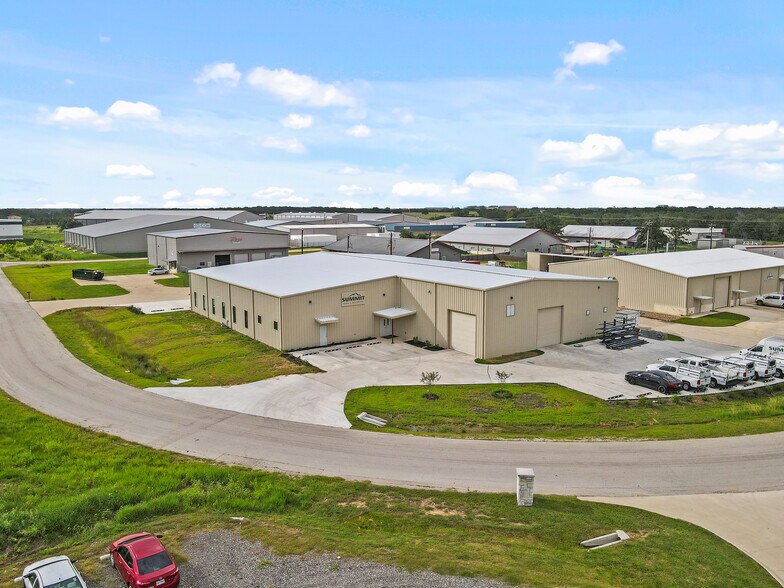 5998 Imperial Loop, College Station, TX à vendre - Photo du bâtiment - Image 3 de 22