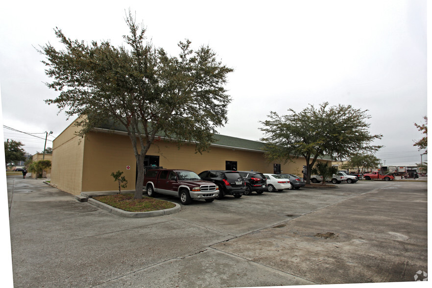 9633-9643 Palm River Rd, Tampa, FL for lease - Building Photo - Image 2 of 9