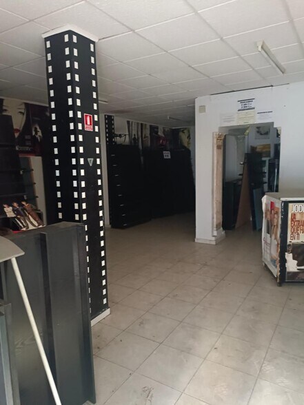 Commerce de détail dans Cáceres, Cáceres à vendre - Photo du bâtiment - Image 3 de 4