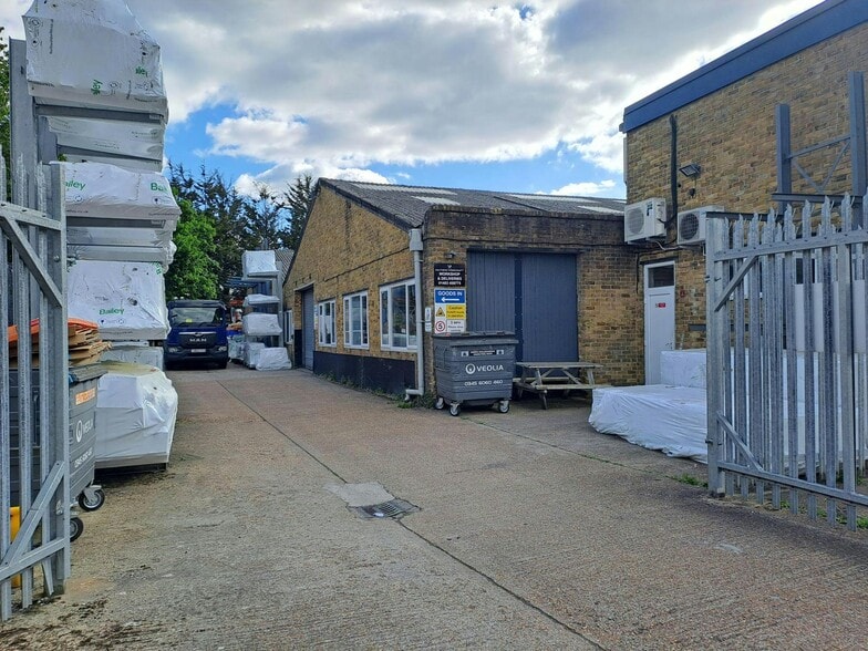 2 Blatchford Close, Horsham for sale - Building Photo - Image 2 of 9