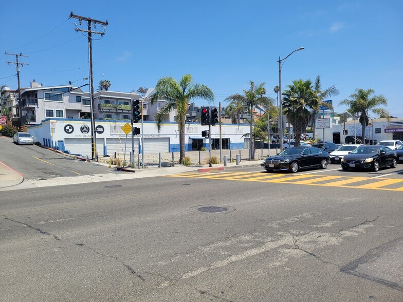 700 Pacific Coast Hwy, Hermosa Beach, CA à louer - Photo du bâtiment - Image 2 de 3