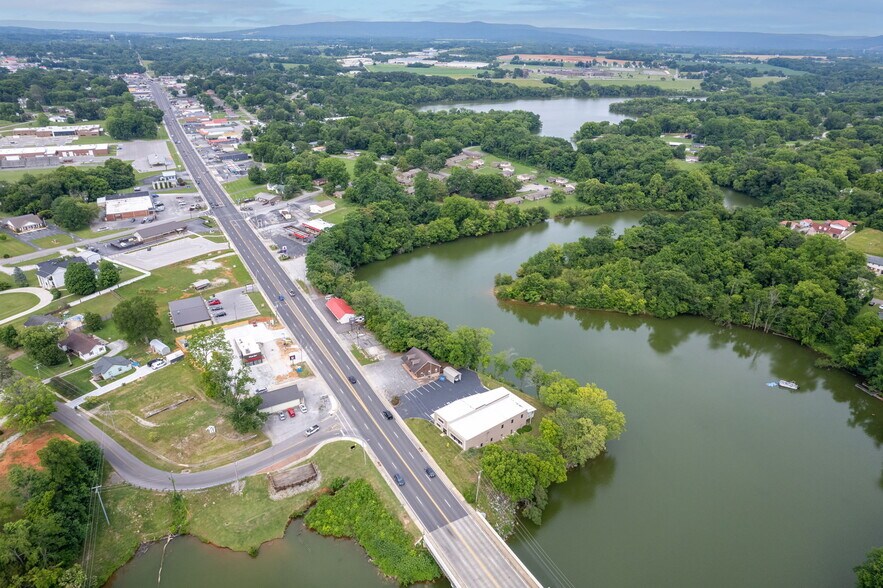 410 Dinah Shore Blvd, Winchester, TN à vendre - Photo du bâtiment - Image 3 de 96
