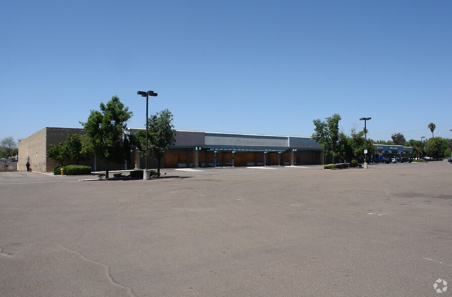 9728-9760 Winter Gardens Blvd, Lakeside, CA à louer - Photo du bâtiment - Image 2 de 6