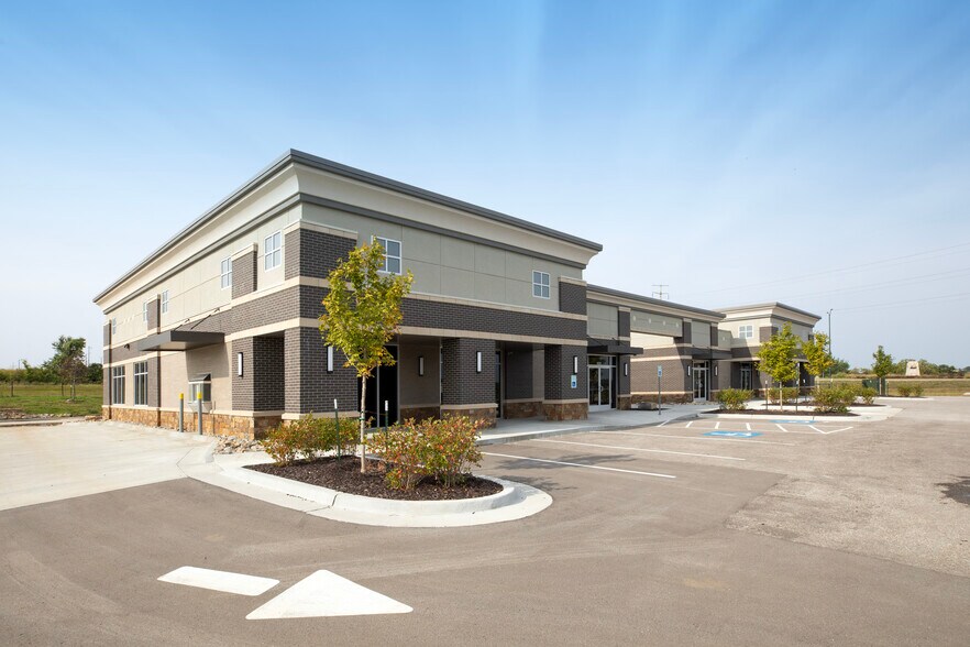 18203 W 101st St, Lenexa, KS for lease - Building Photo - Image 2 of 6