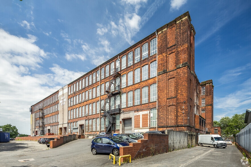 Woodbine St, Rochdale for lease - Primary Photo - Image 1 of 3