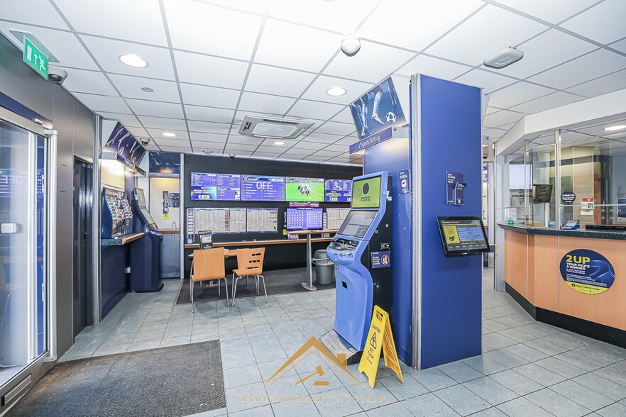 202 Main St, Bellshill for sale - Interior Photo - Image 2 of 11