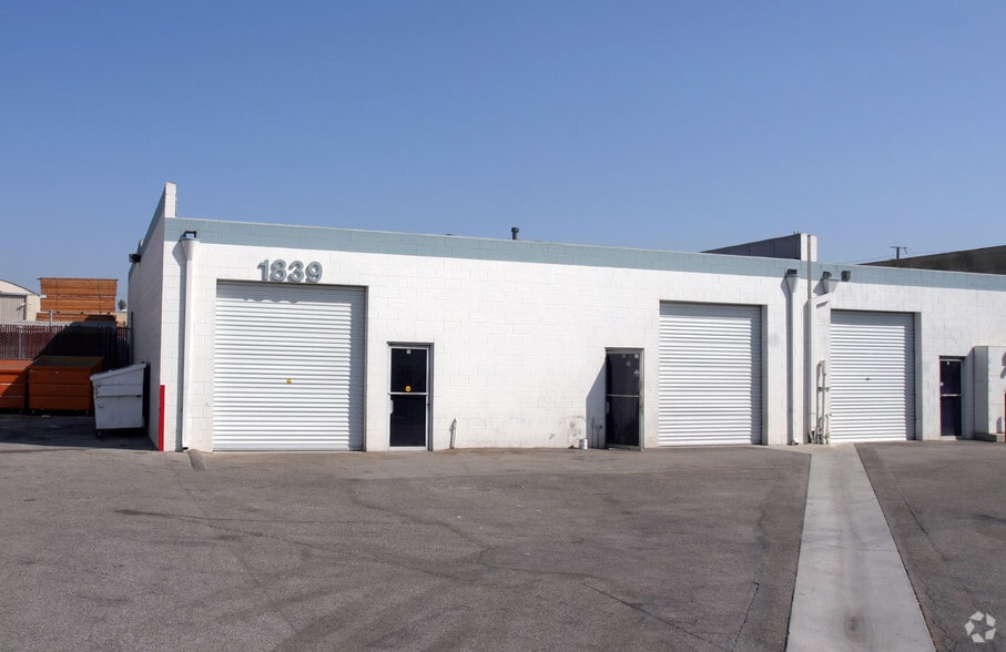 1835, 1839 and 1845 W. 169th St portfolio of 5 properties for sale on LoopNet.ca - Building Photo - Image 3 of 5