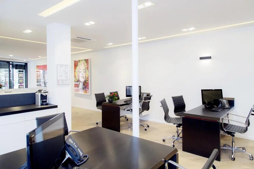 Retail in Paris for lease - Interior Photo - Image 3 of 7