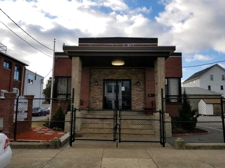 96 Hadwin St, Central Falls, RI à vendre - Autre - Image 1 de 1